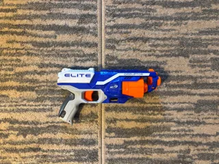 Lote Pistolas Nerf Elite y Accesorios