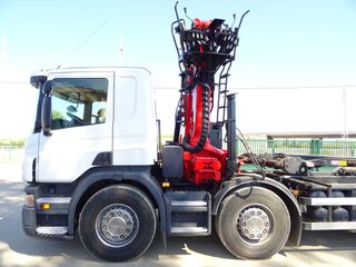 Scania P 400-CAMIONES GANCHO+GRUA