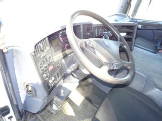 Scania P 400-CAMIONES GANCHO+GRUA