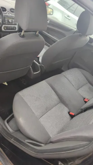 Ford Focus sedan 2005