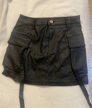 Falda negra cuero sintentico