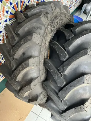 Pareja Neumáticos agrícolas.