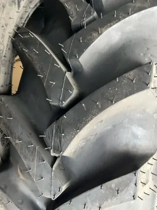 Pareja Neumáticos agrícolas.