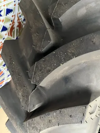 Pareja Neumáticos agrícolas.