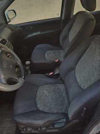 Hyundai Genesis 2004