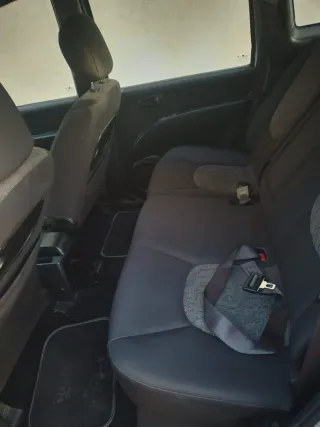 Hyundai Genesis 2004