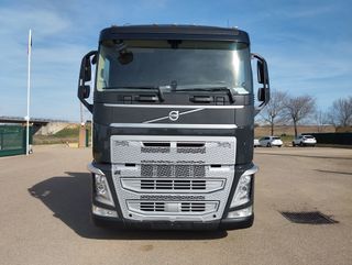Volvo FH 500-CAMIONES PORTAMAQUINARIAS