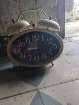 Reloj despertador antiguo vintage