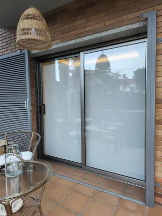 10 Ventanas de aluminio correderas y persianas