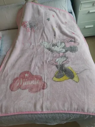 Manta cuna Minnie Mouse rosa