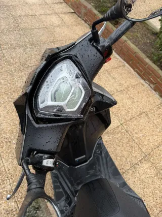 Moto 125 Kymco Scooter Automática Gris/Negro