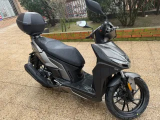 Moto 125 Kymco Scooter Automática Gris/Negro