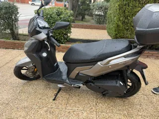 Moto 125 Kymco Scooter Automática Gris/Negro