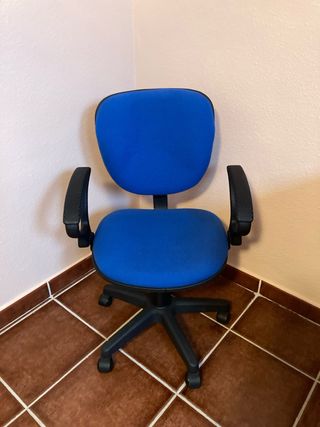 Escritorio y silla de oficina