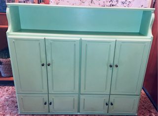 Mueble de madera verde