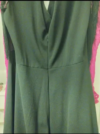 Traje de flamenca negro con rosas rojas