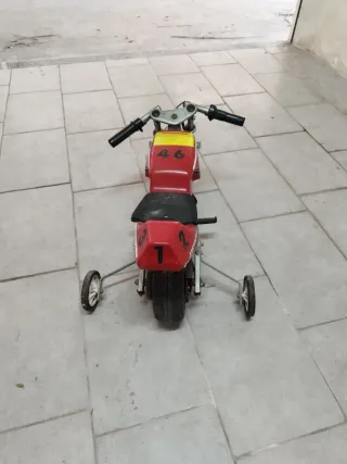 Moto elettrica per bambini rossa