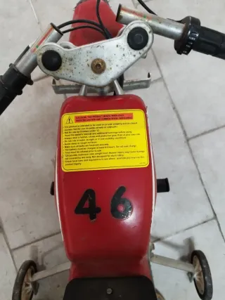 Moto elettrica per bambini rossa