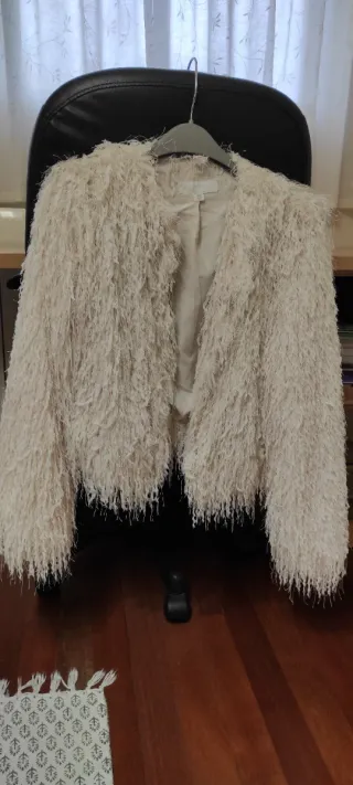 Chaqueta beige con brillo