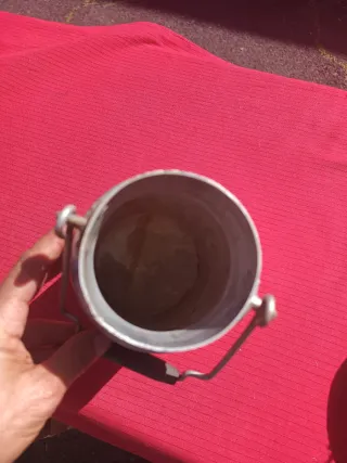 Lechera antigua de metal