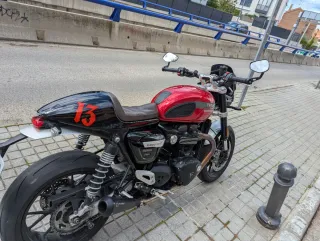 Triumph Speed Twin 1200 Roja y Negra