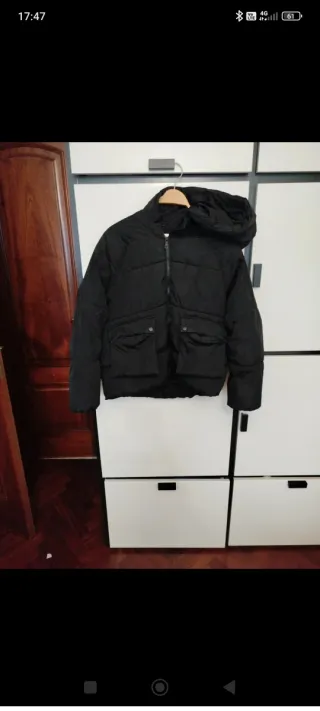 Chaqueta acolchada negra niña