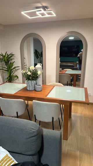 Mesa de comedor madera y cristal extensible