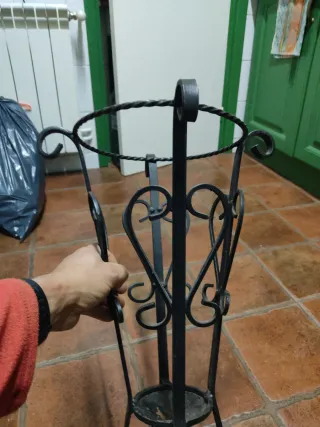 Paragüero forja negro