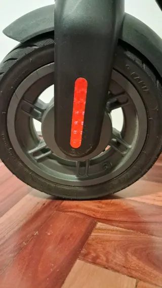 Patinete Eléctrico Negro y Gris