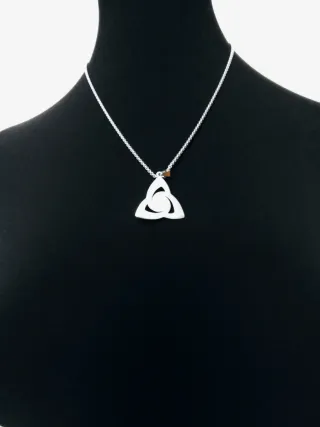 Triqueta Celta con piedra ojo de Tigre