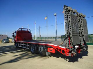 Volvo FL 320-CAMIONES PORTAMAQUINARIAS