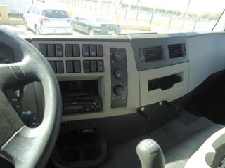 Volvo FL 320-CAMIONES PORTAMAQUINARIAS