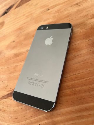 iPhone 5s – Caja original + accesorios – Funciona
