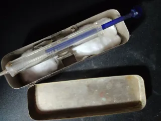 de cristal azul antiguo