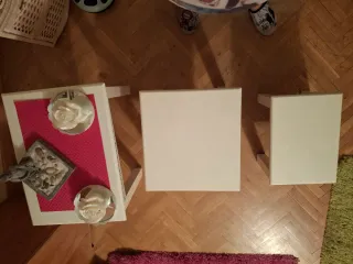 Mesitas auxiliares de madera con diseño