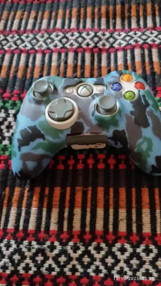 Comando Xbox 360 Camuflado Azul/Verde e consola