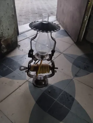 Candelabro antiguo de metal