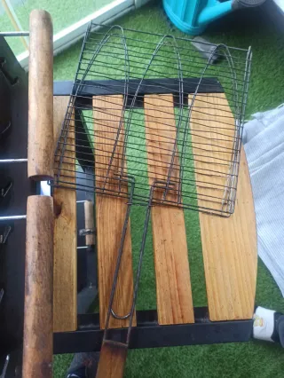 Barbacoa con parrillas regulables