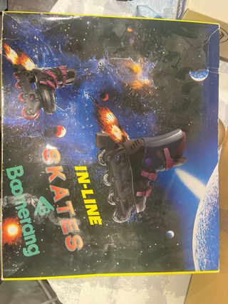 Patines en línea azules y negros