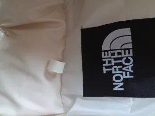 Chaqueta The North Face Beige y Blanca.