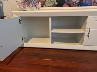 Chollo Mueble TV Ikea blanco madera mas auxiliar