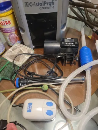 Acuario con accesorios