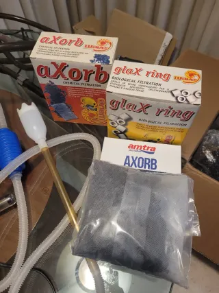 Acuario con accesorios