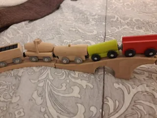 Trenes de madera y vías