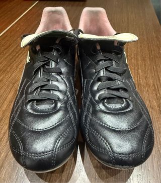 Botas de Fútbol Negras Puma King Top Mundial