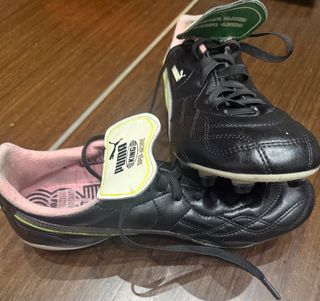 Botas de Fútbol Negras Puma King Top Mundial