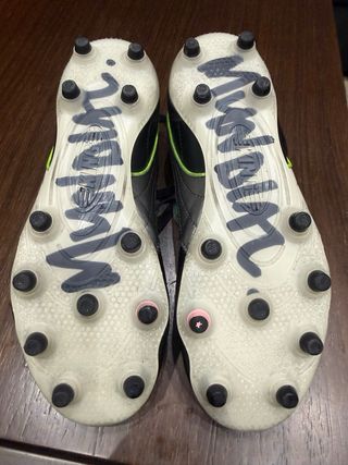 Botas de Fútbol Negras Puma King Top Mundial