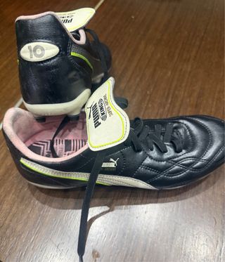 Botas de Fútbol Negras Puma King Top Mundial