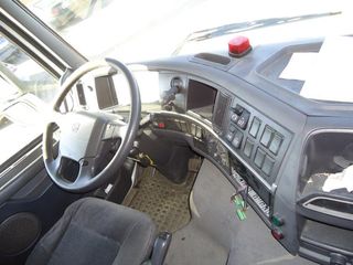 Volvo FM 11 330-CAMIONES GRUA