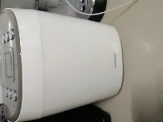 Panificadora y amasadora blanca